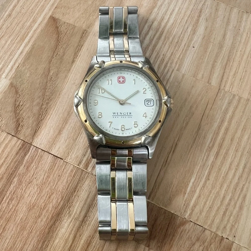 Wenger SAK design Swiss two-toned dress watch NEW BATTERY